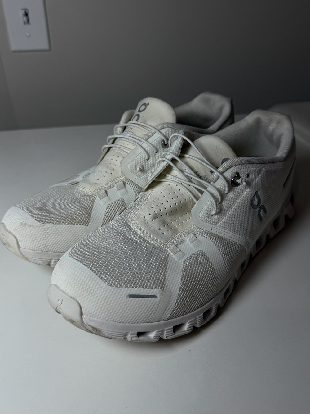 On Running Women’s 10.5 Cloud 6 White Lightweight Performance Running Shoes
